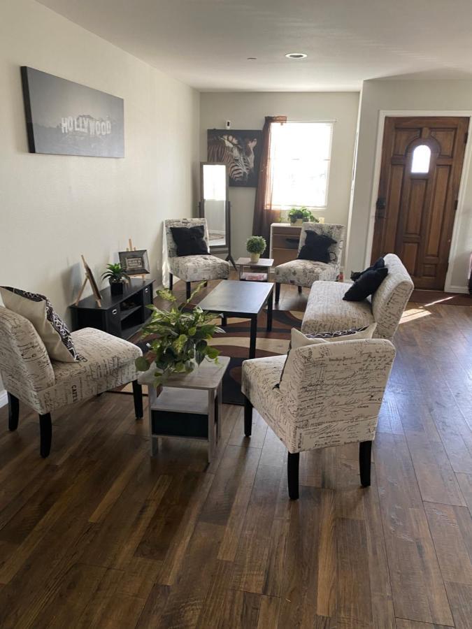 Private Room And Bath In Los Angeles Alloggio in famiglia *